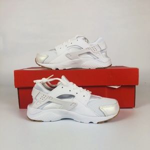 NIKE HUARACHE RUN SE